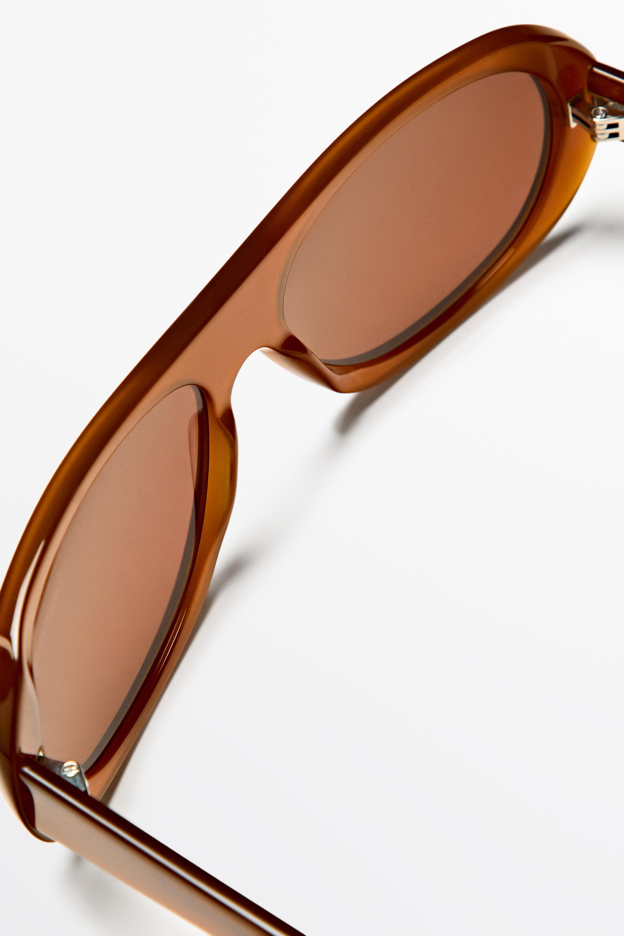 Lunettes de soleil enveloppantes